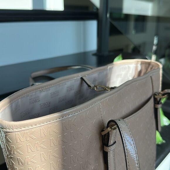 Michael Kors, genuine leather, like new jet set tote, shoulder handbag purse - Picture 7 of 10